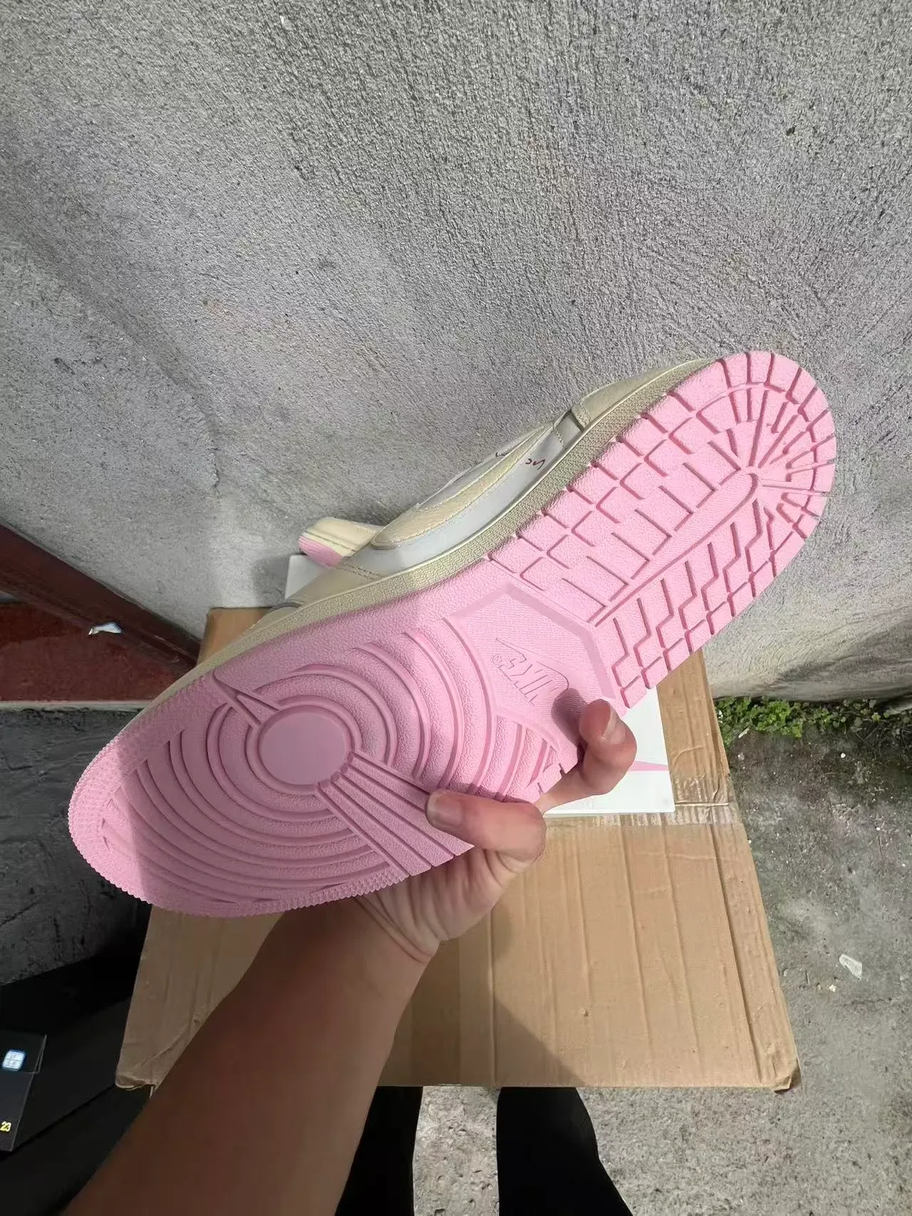 Nike Beige Pink Low-Top Silhouette Layered Leather Construction Lifestyle Sneakers 6