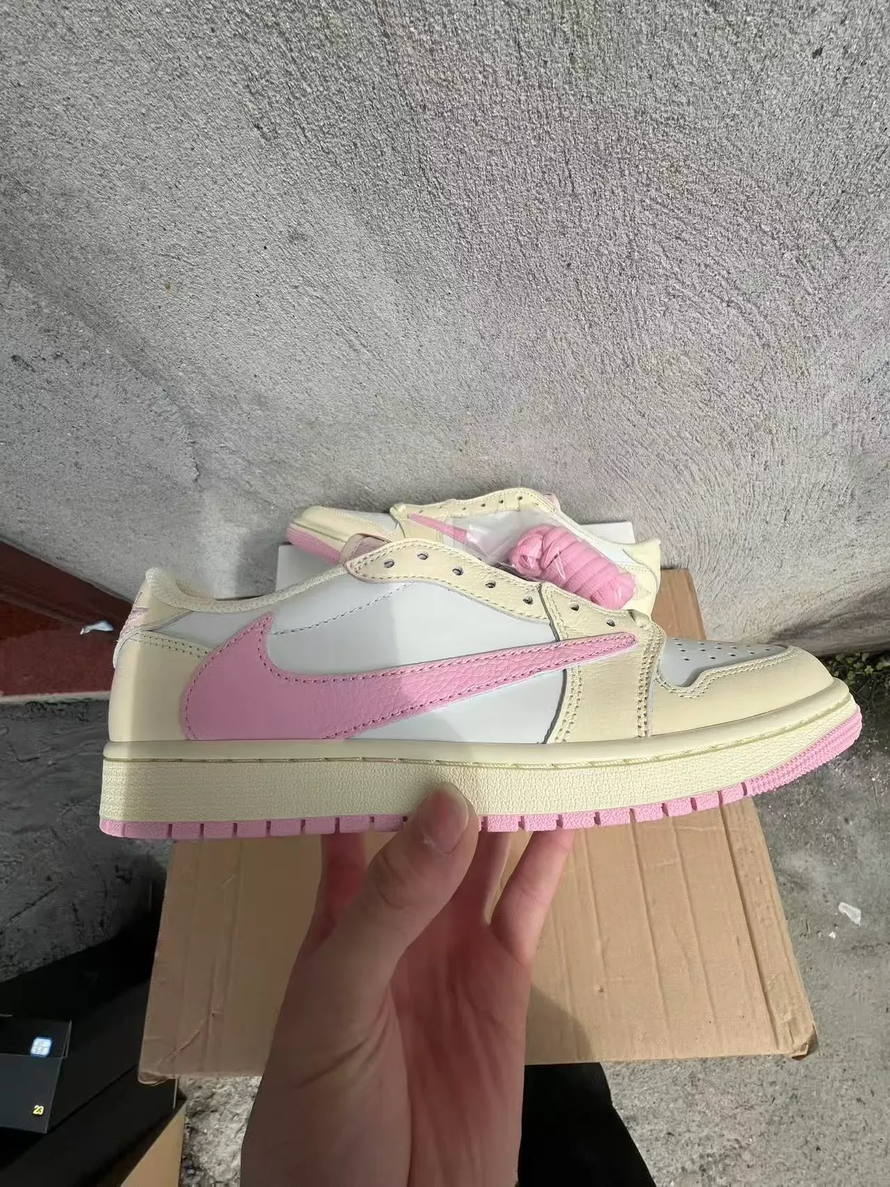 Nike Beige Pink Low-Top Silhouette Layered Leather Construction Lifestyle Sneakers 7