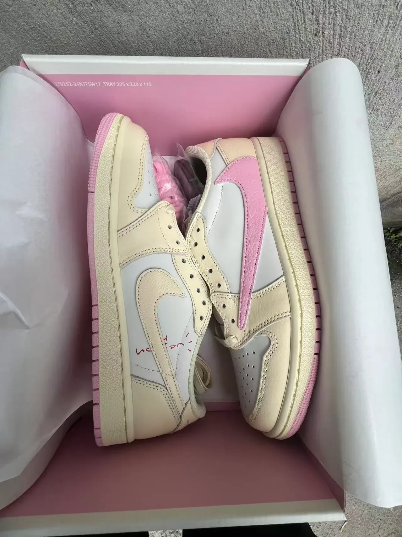 Nike Beige Pink Low-Top Silhouette Layered Leather Construction Lifestyle Sneakers 9