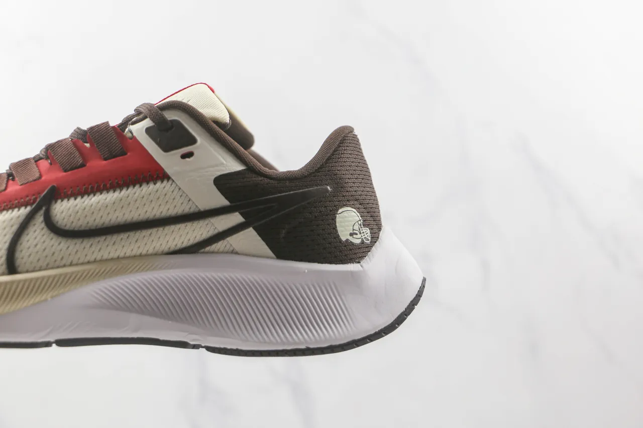 Nike Beige Red Breathable Mesh Upper Synthetic Strap Overlay Running Shoes 7