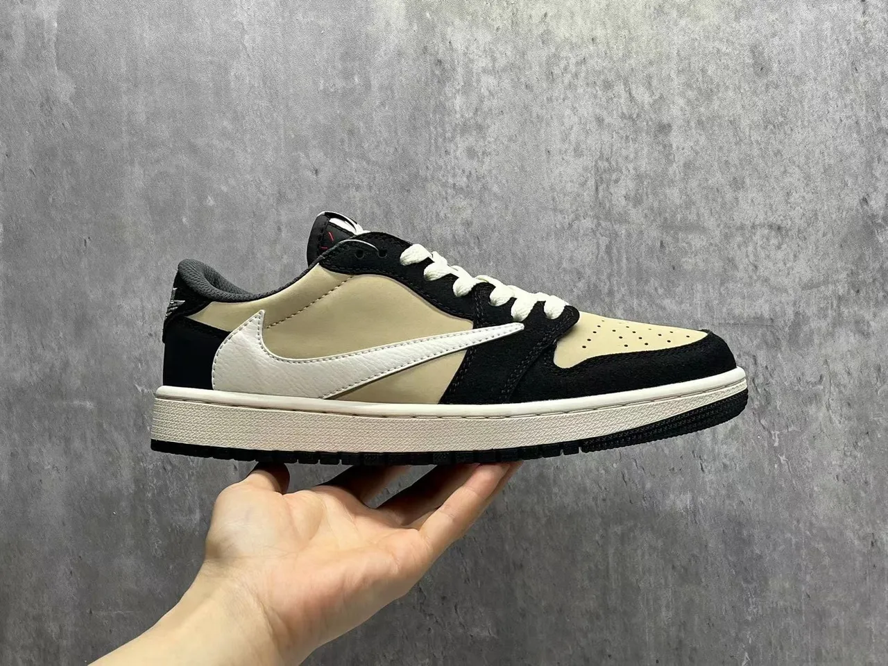 Nike Black Beige Low-Top Suede-and-Leather Panelled Lifestyle Sneakers 2