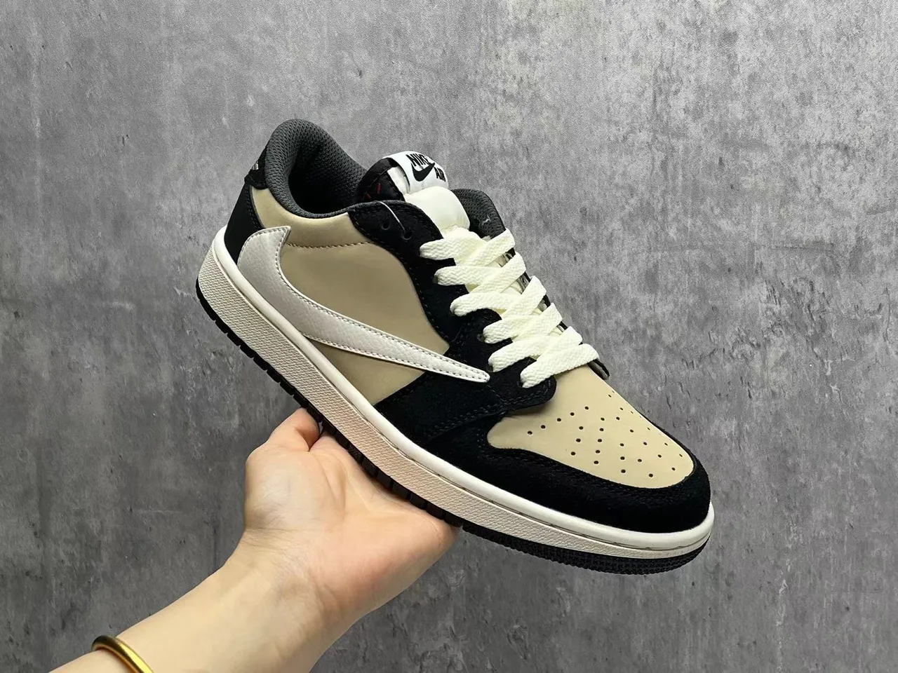 Nike Black Beige Low-Top Suede-and-Leather Panelled Lifestyle Sneakers 3