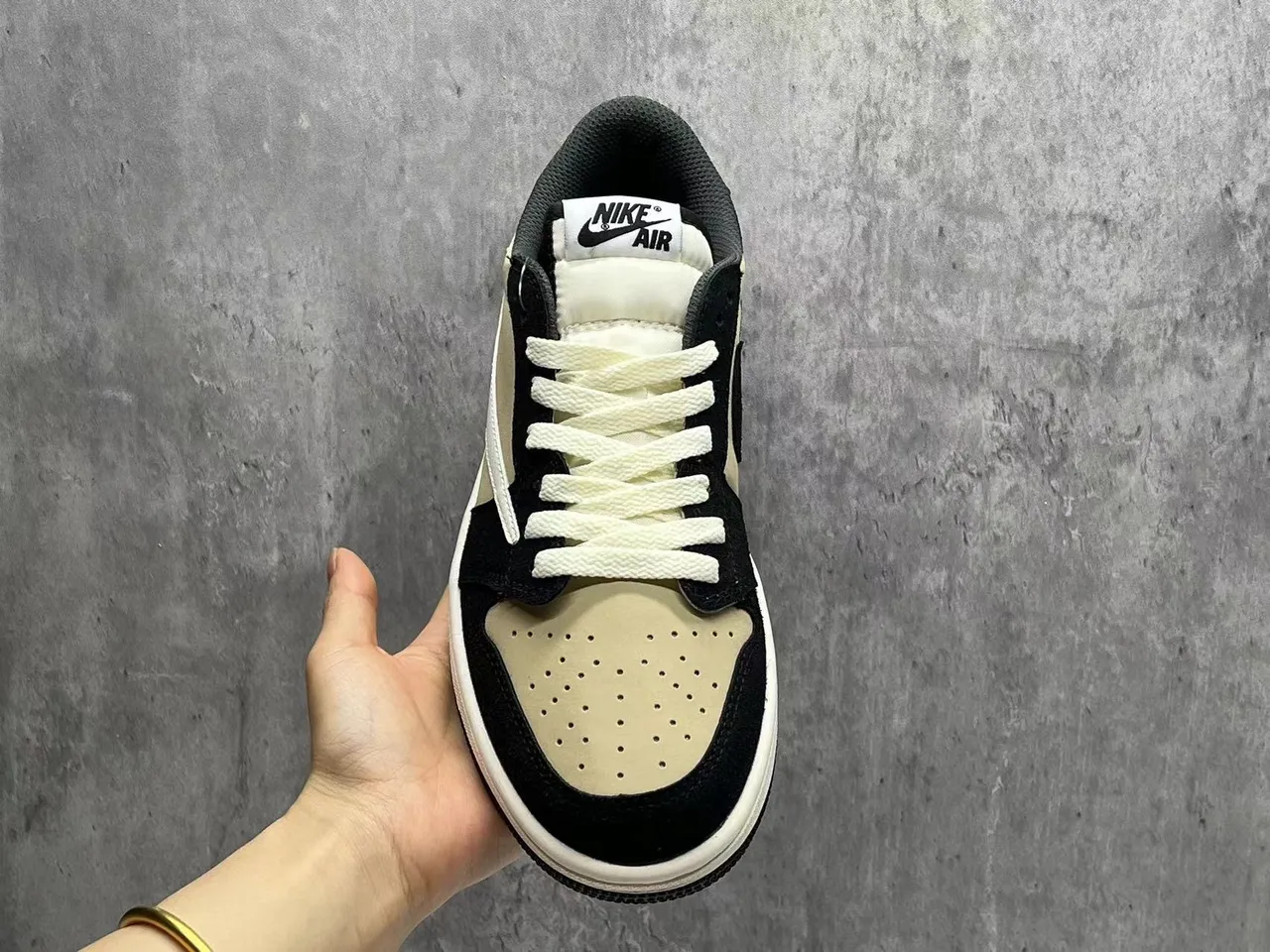 Nike Black Beige Low-Top Suede-and-Leather Panelled Lifestyle Sneakers 4
