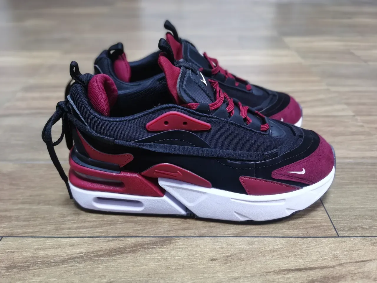 Nike Black Burgundy Layered Mesh And Suede Upper Sculpted White Midsole Lifestyle Sneakers 2