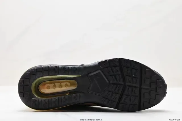 Nike Chaussures Lifestyle avec Upper en Maille Noir et Or, Swoosh et Lacets 5