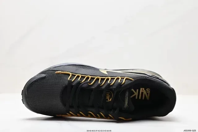Nike Chaussures Lifestyle avec Upper en Maille Noir et Or, Swoosh et Lacets 8