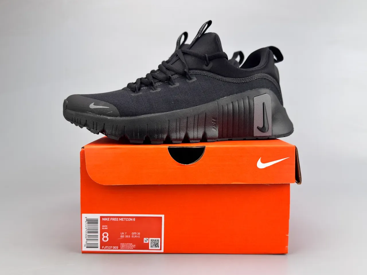 Nike Black Gray Knit Upper Sculpted Ridged Midsole Lifestyle Sneakers 4