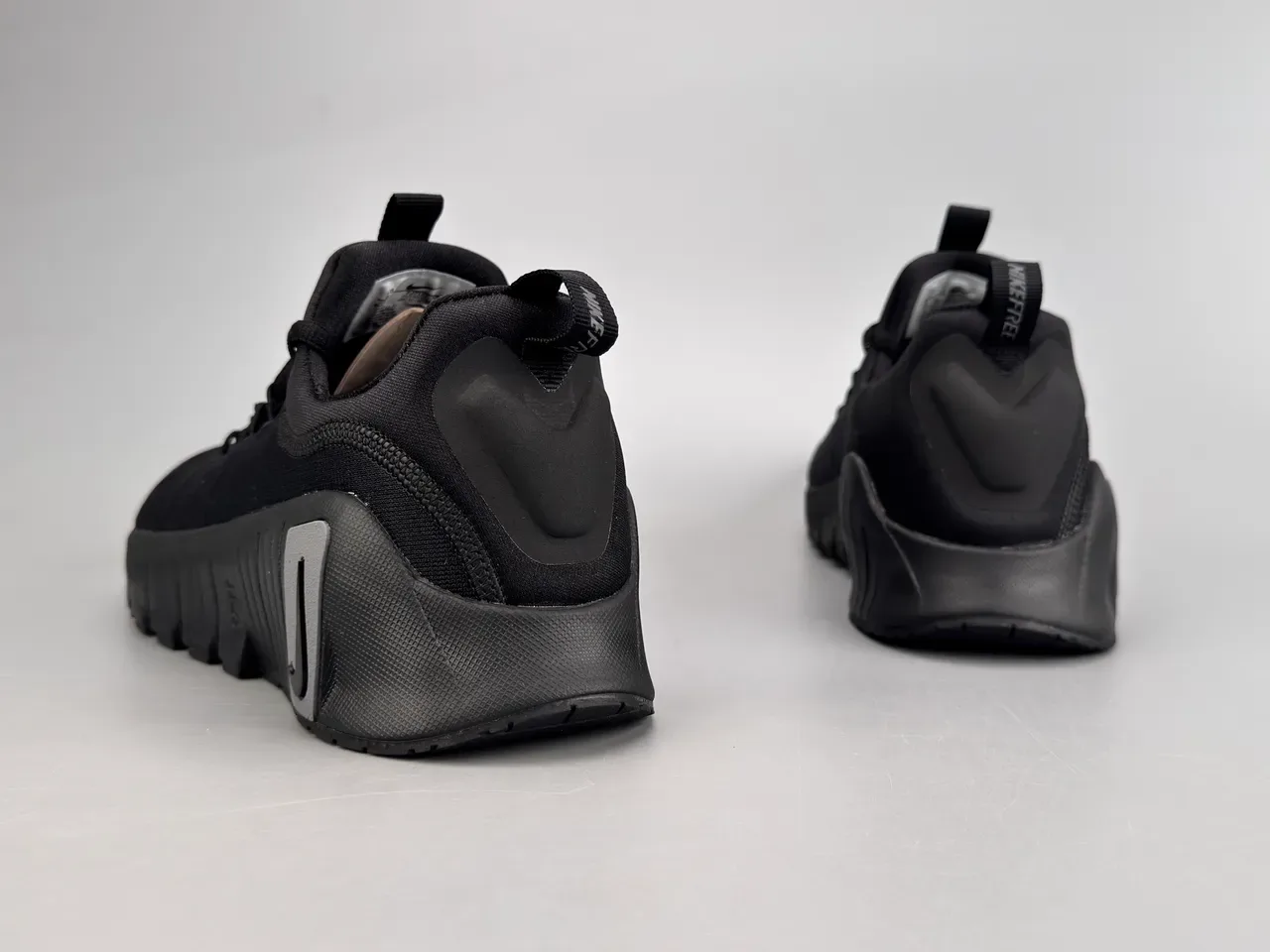 Nike Black Gray Knit Upper Sculpted Ridged Midsole Lifestyle Sneakers 6