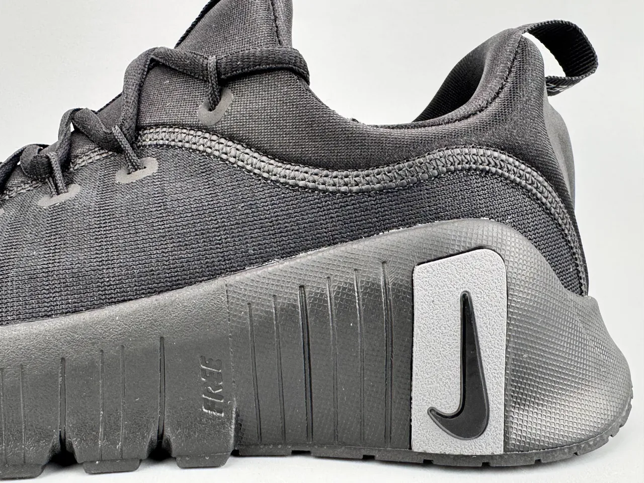 Nike Black Gray Knit Upper Sculpted Ridged Midsole Lifestyle Sneakers 7
