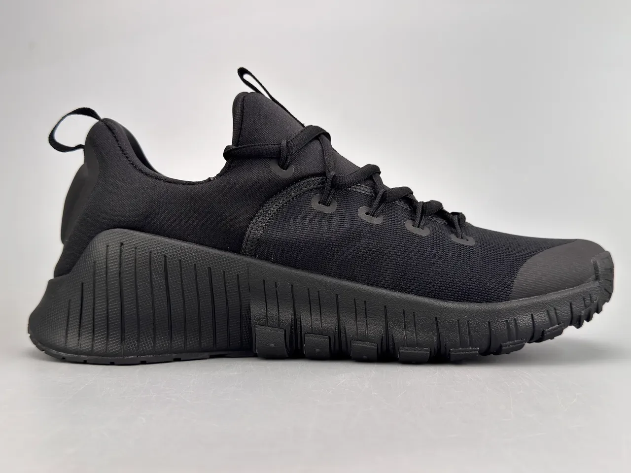 Nike Black Gray Knit Upper Sculpted Ridged Midsole Lifestyle Sneakers 10
