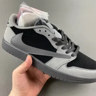 Nike Black Gray Low-Top Perforated Toe Lifestyle Sneakers
