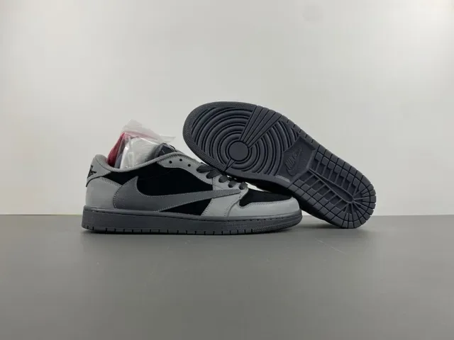 Nike Black Gray Low-Top Perforated Toe Lifestyle Sneakers 13