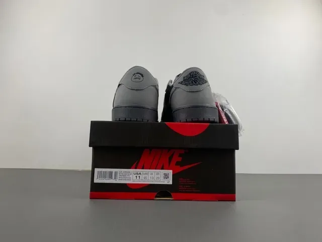 Nike Black Gray Low-Top Perforated Toe Lifestyle Sneakers 18