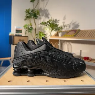 Nike 黑色 单色 镂空 合成鞋面 生活方式 运动鞋