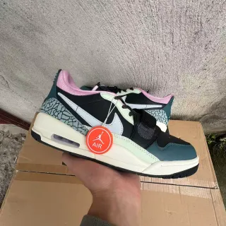 Nike Black Pink Low-Top Elephant Print Heel Lifestyle Sneakers