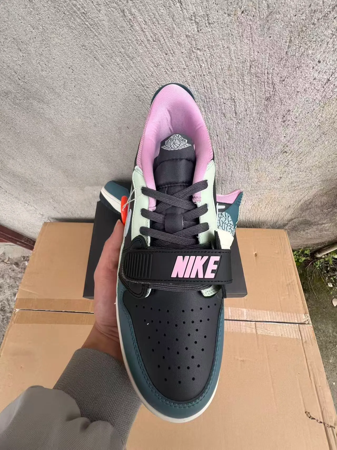 Nike Black Pink Low-Top Elephant Print Heel Lifestyle Sneakers 3