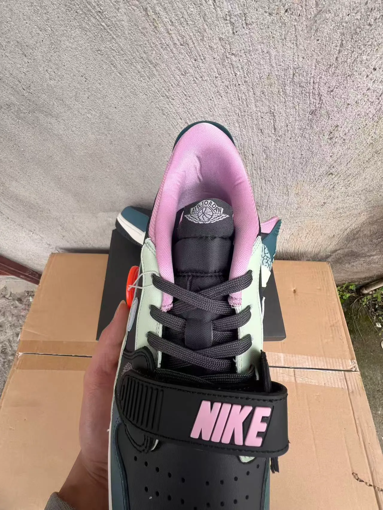 Nike Black Pink Low-Top Elephant Print Heel Lifestyle Sneakers 4