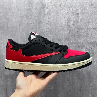 Nike Black Red Low-Top Leather And Synthetic Upper Lifestyle Sneakers