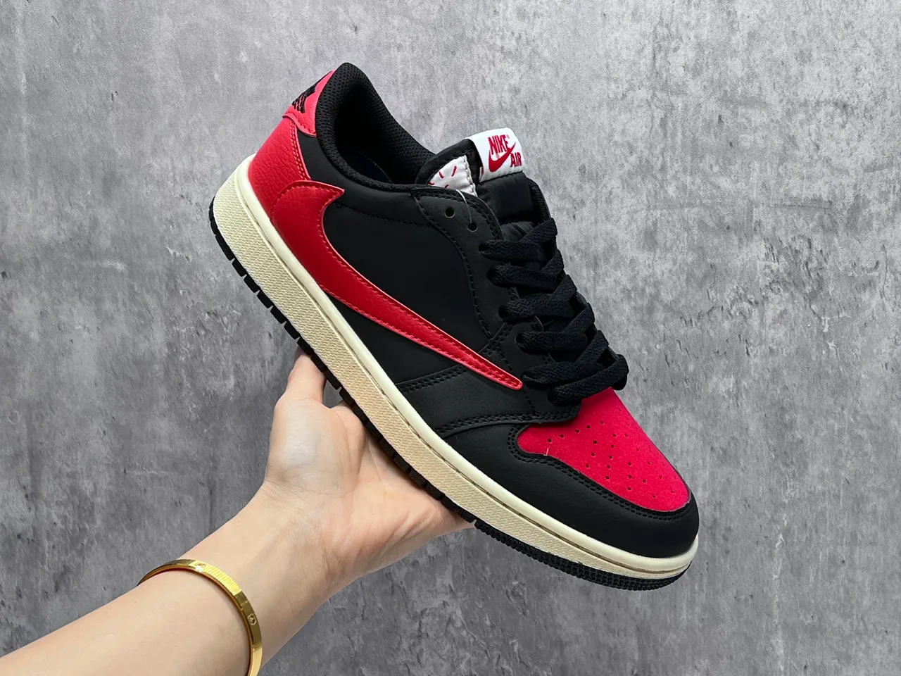 Nike Black Red Low-Top Leather And Synthetic Upper Lifestyle Sneakers 2