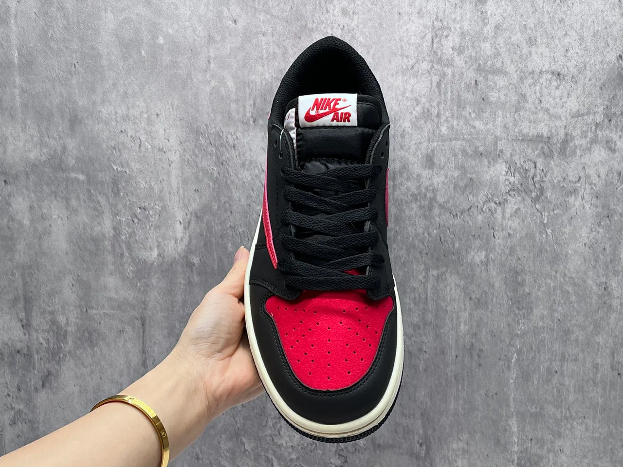 Nike Black Red Low-Top Leather And Synthetic Upper Lifestyle Sneakers 3