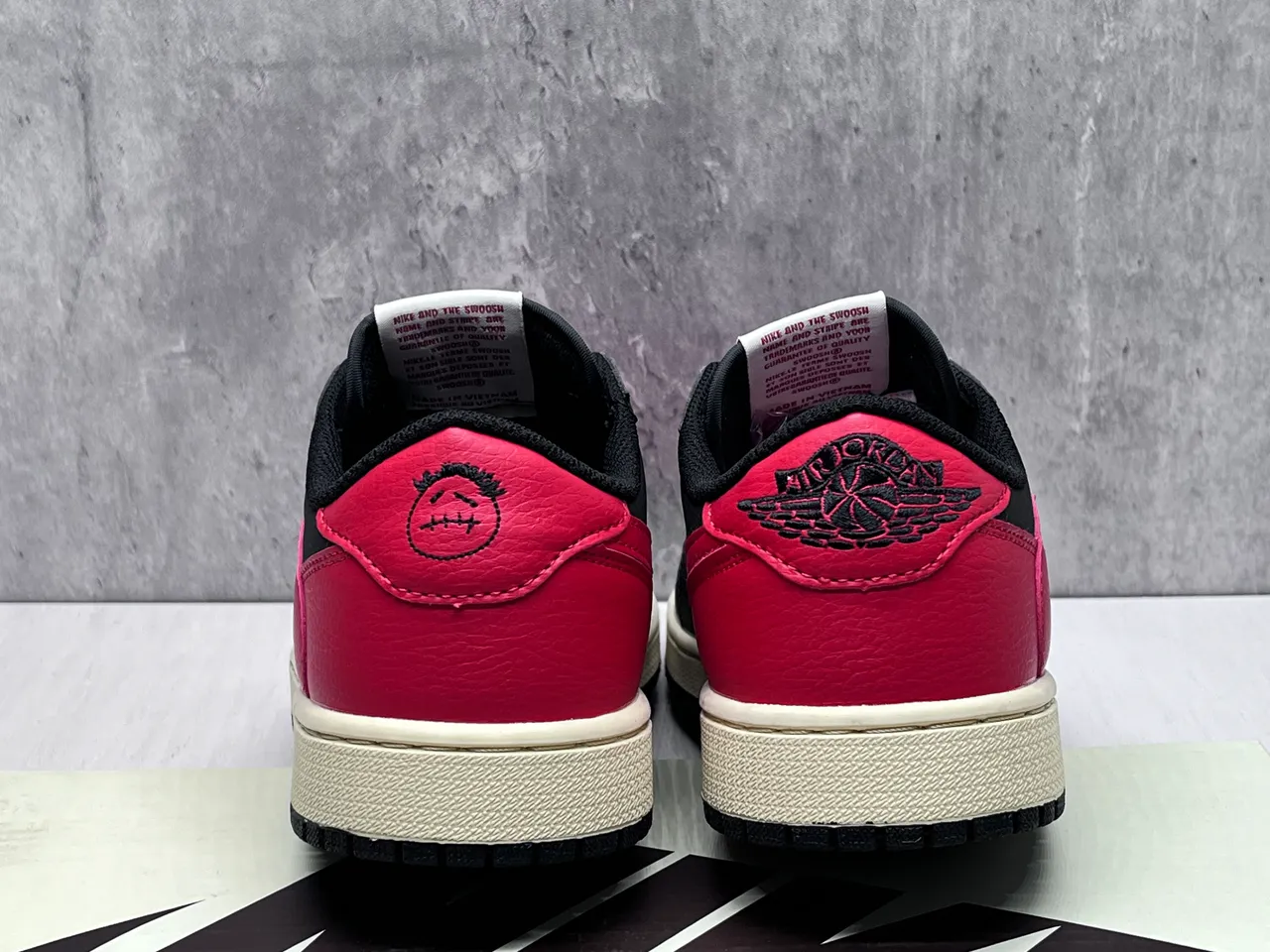 Nike Black Red Low-Top Leather And Synthetic Upper Lifestyle Sneakers 5
