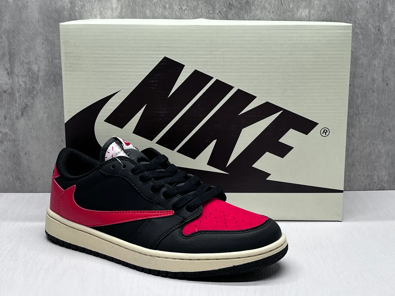 Nike Black Red Low-Top Leather And Synthetic Upper Lifestyle Sneakers 6