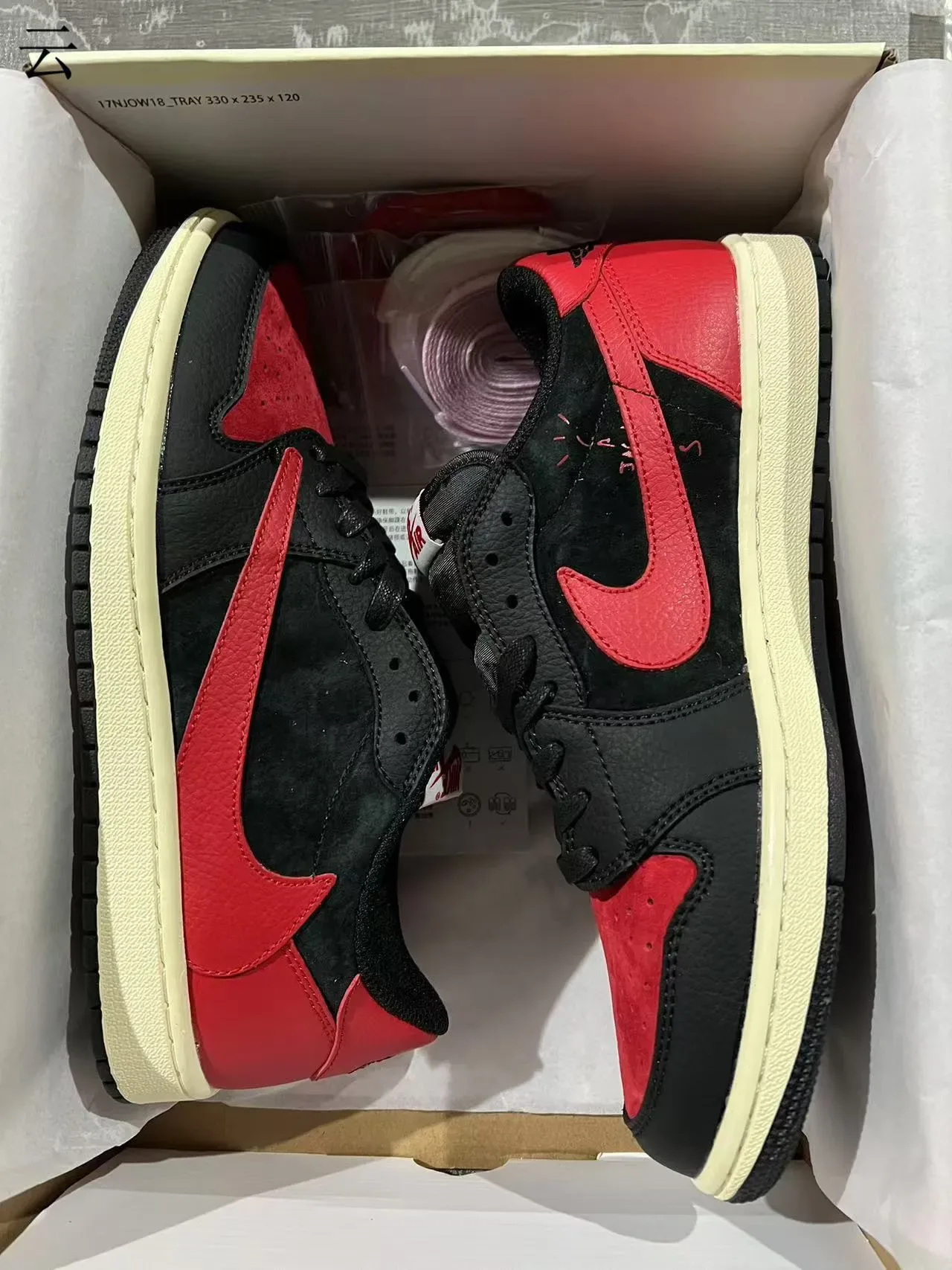 Nike Baskets Lifestyle Cuir-Suede Panelées Noir et Rouge Basses 8