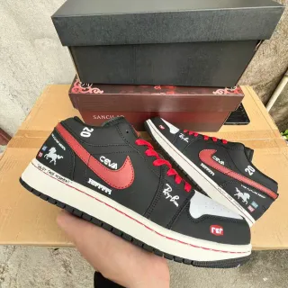 Nike Black Red Low-Top Padded Collar Lifestyle Sneakers