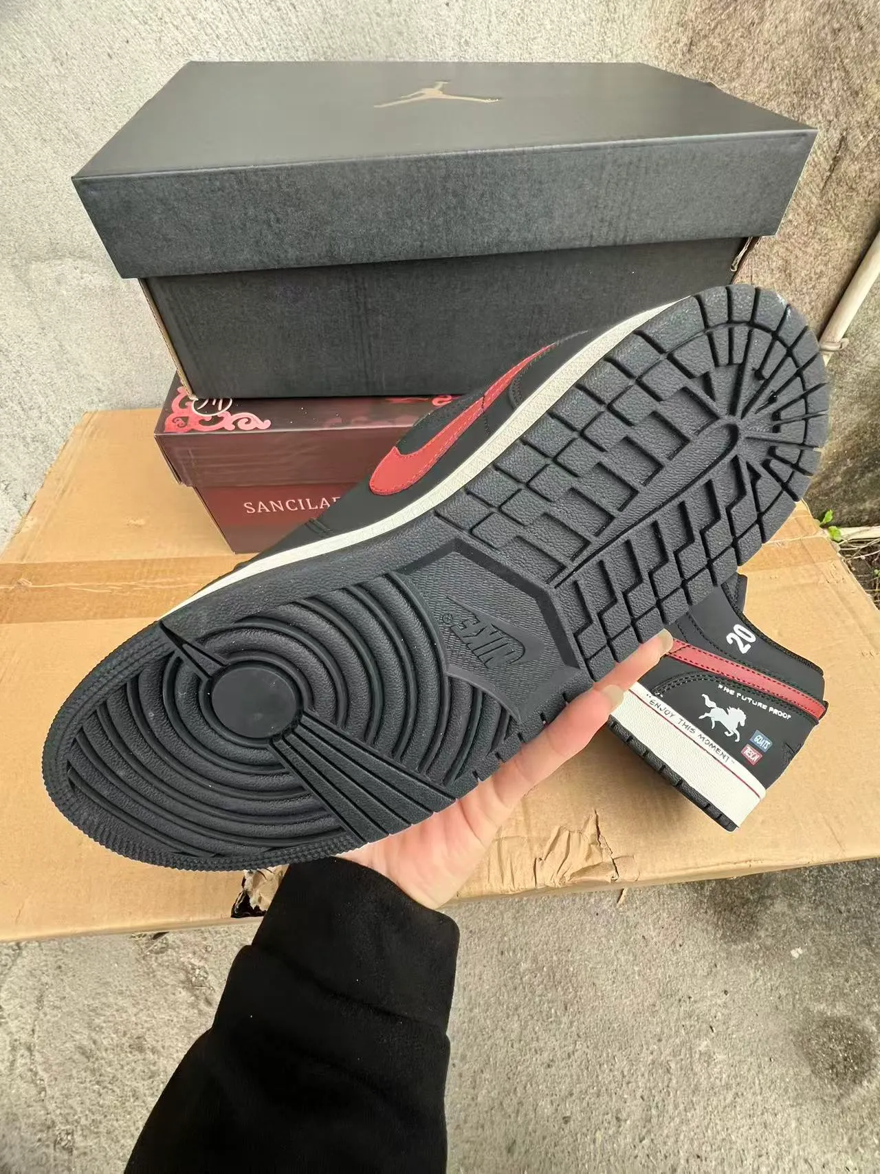 Nike Black Red Low-Top Padded Collar Lifestyle Sneakers 6