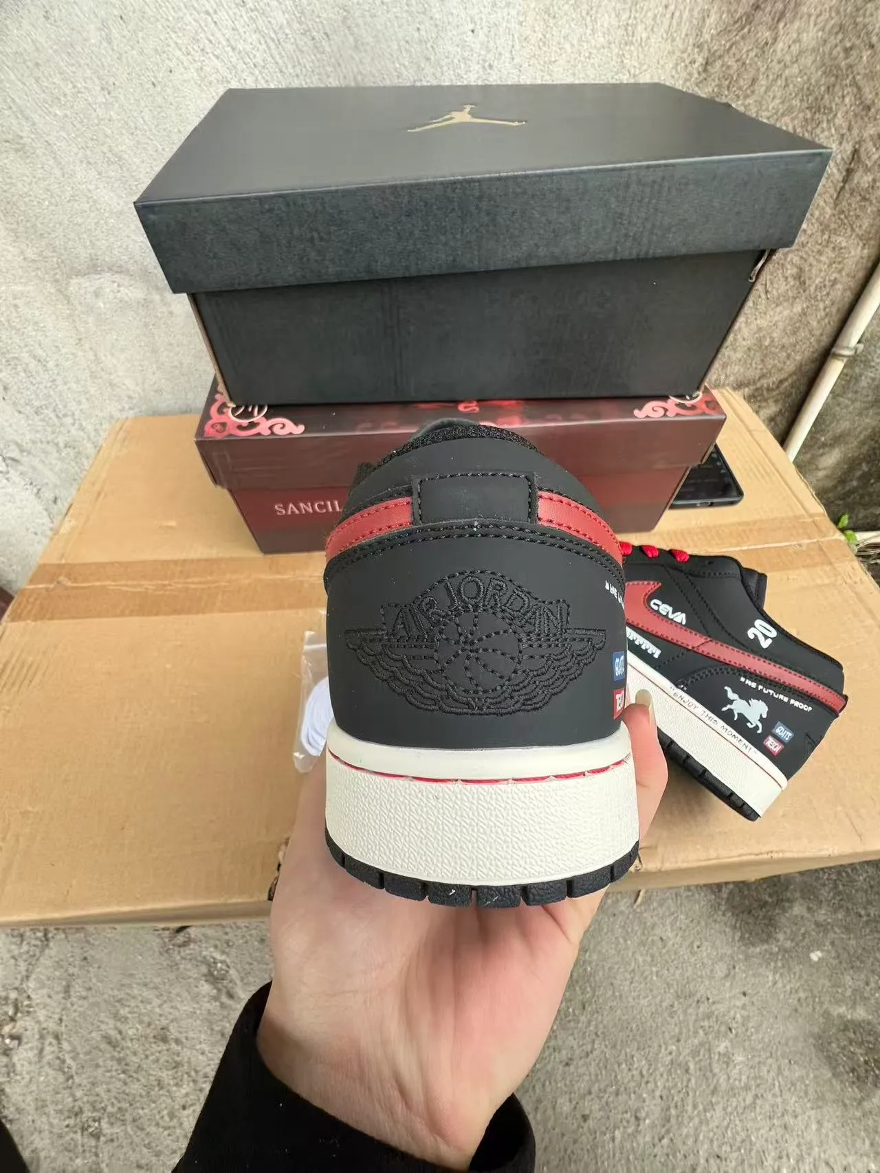 Nike Black Red Low-Top Padded Collar Lifestyle Sneakers 8