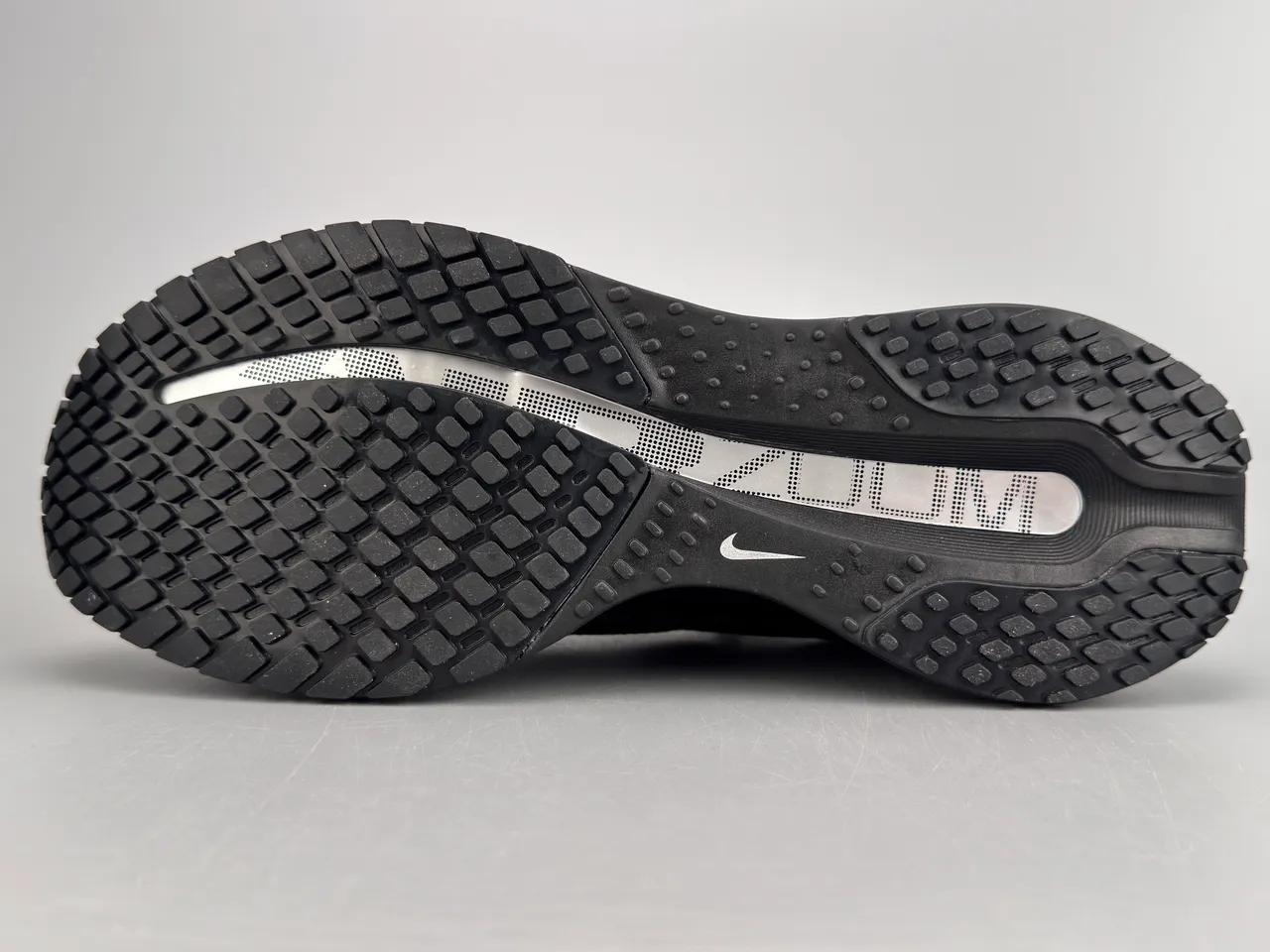 Nike Black Silver Full-Length Air Zoom Unit Engineered Mesh Upper Running Shoes 8