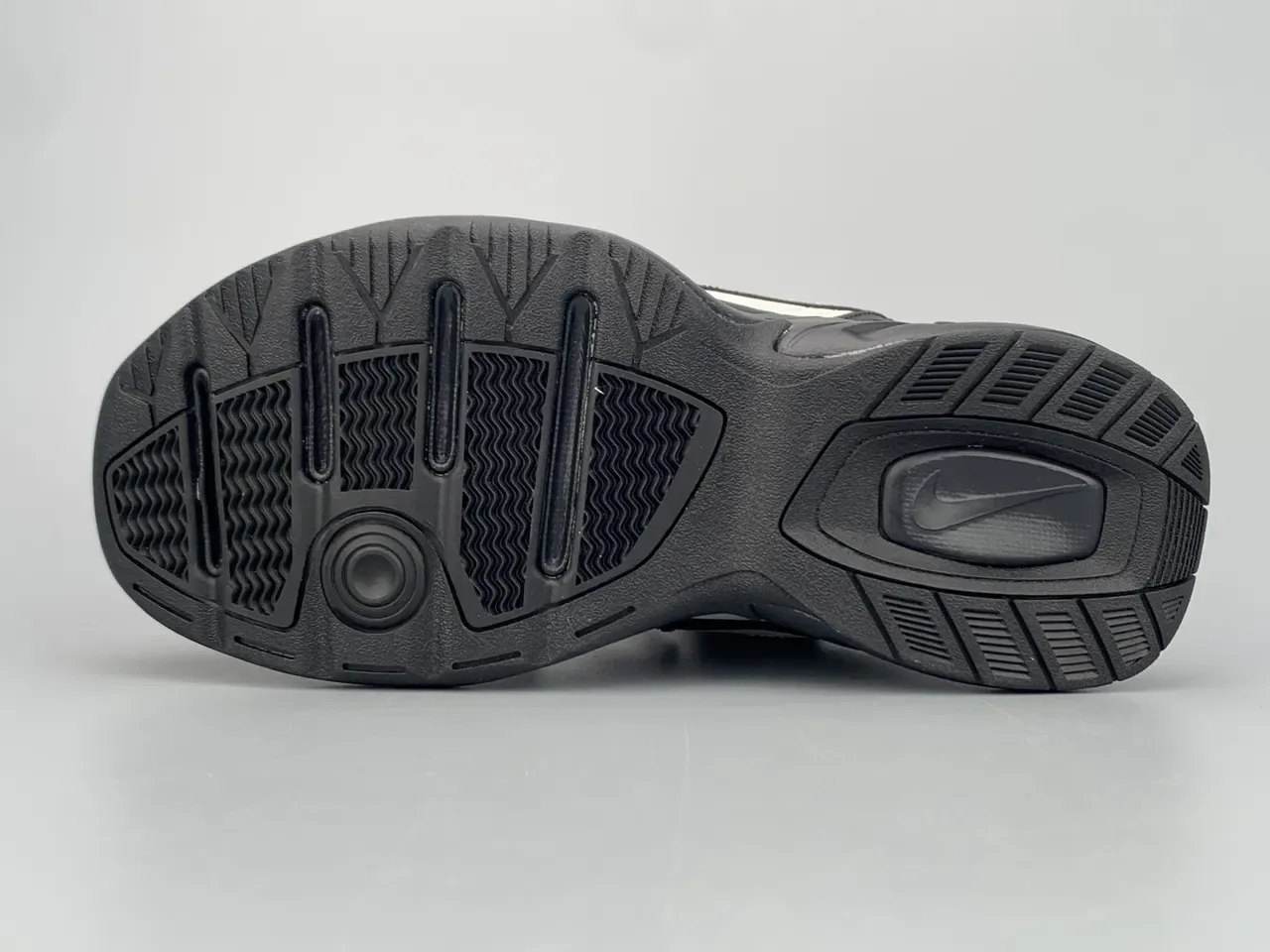 Nike Tênis Lifestyle Preto Branco Camada Sintético E Couro Superior Esculpido Chunky Solado Médio 8