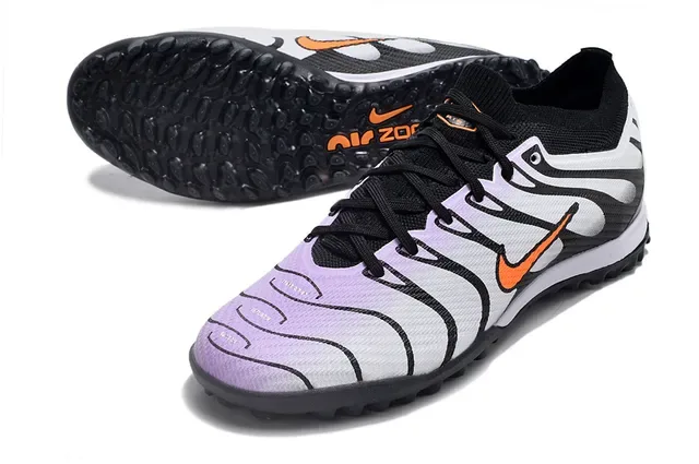 Nike Noir et Blanc Basse Tige Tricot Motif d'Onde Overlays Synthétiques Chaussures de Football Turf 3