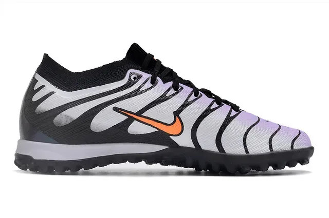Nike Noir et Blanc Basse Tige Tricot Motif d'Onde Overlays Synthétiques Chaussures de Football Turf 5
