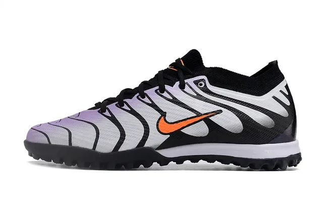 Nike Noir et Blanc Basse Tige Tricot Motif d'Onde Overlays Synthétiques Chaussures de Football Turf 6