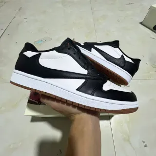 Nike Black White Low-Top Leather-Panelled Lifestyle Sneakers