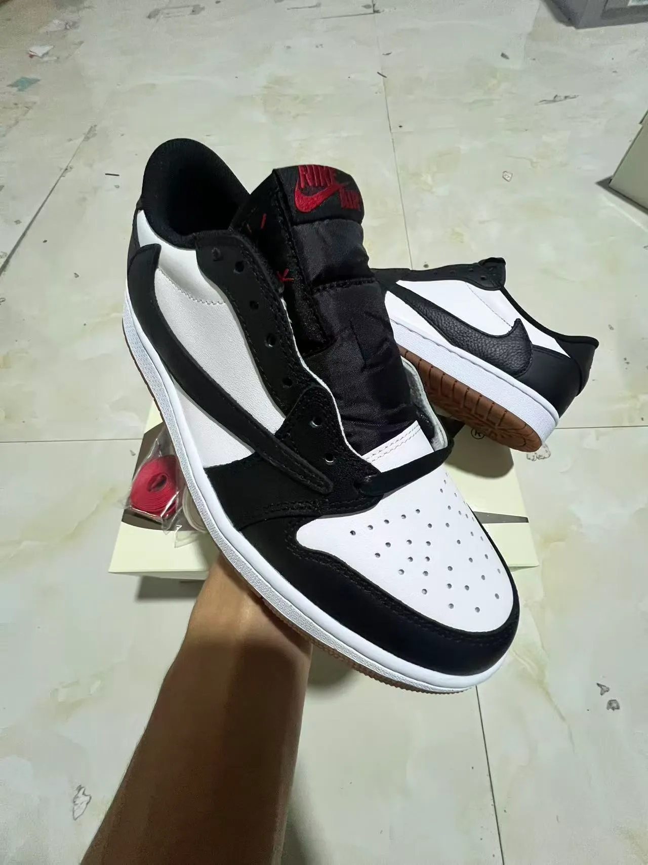 Nike Black White Low-Top Leather-Panelled Lifestyle Sneakers 2