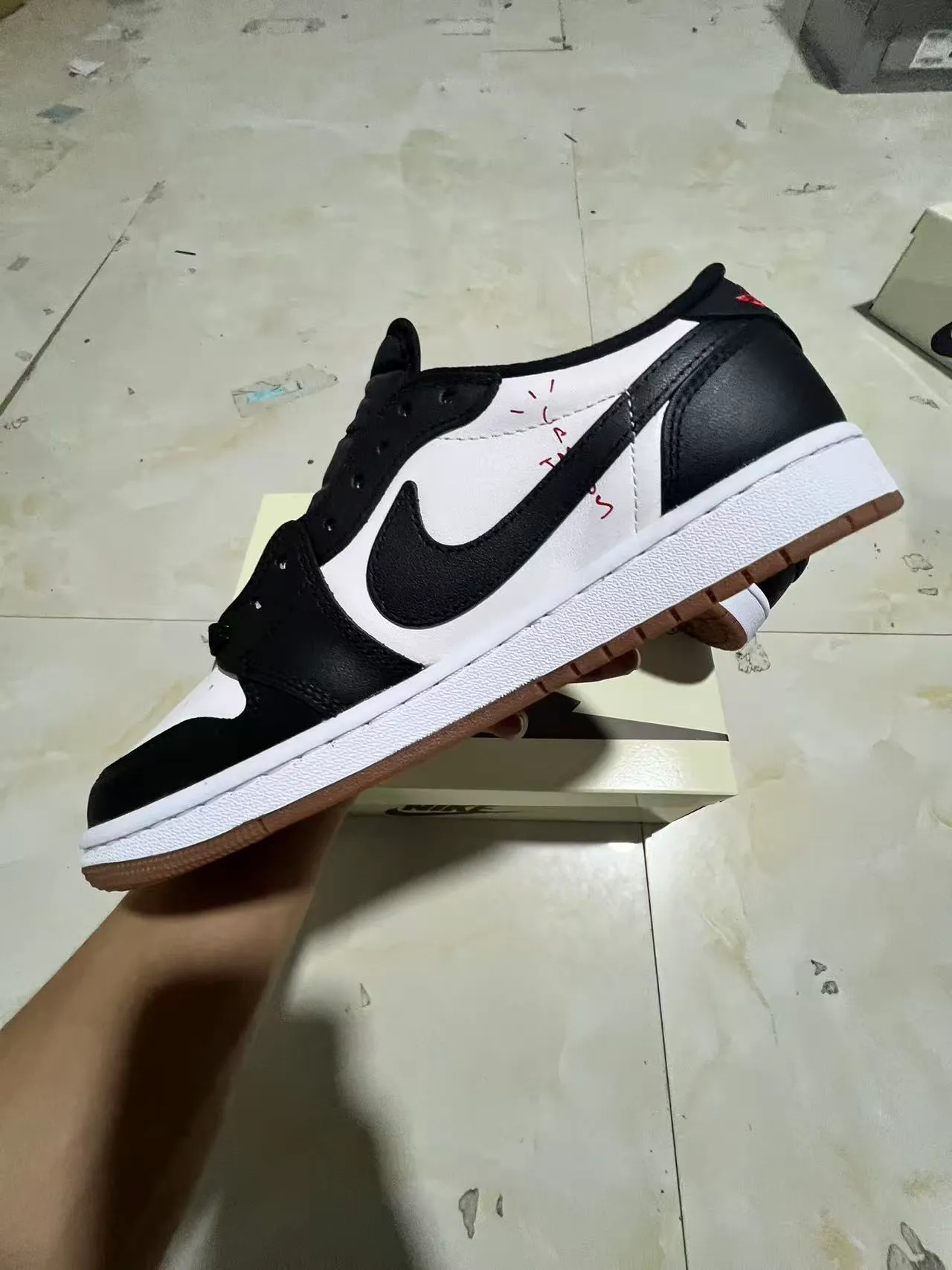 Nike Black White Low-Top Leather-Panelled Lifestyle Sneakers 5