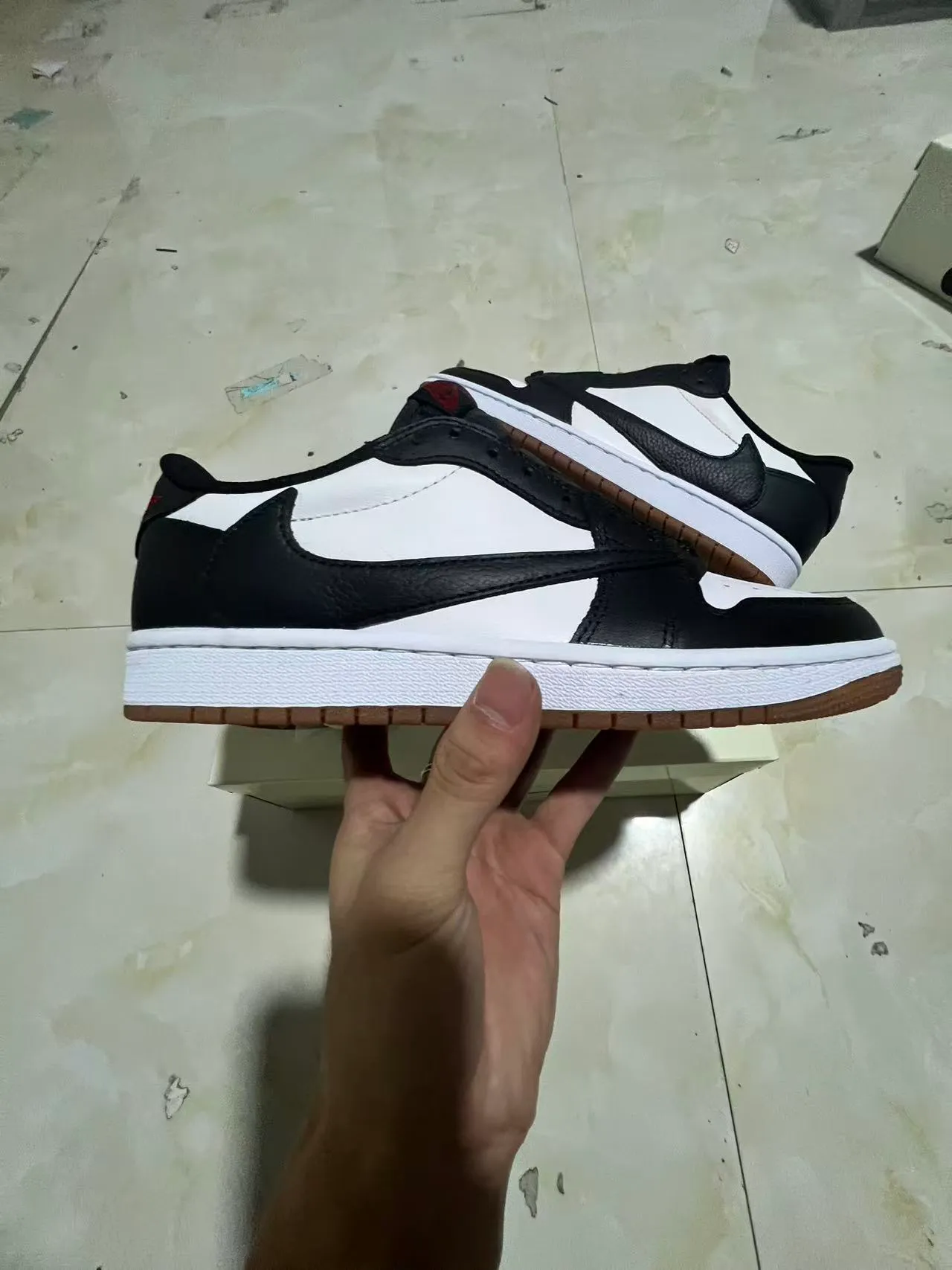 Nike Black White Low-Top Leather-Panelled Lifestyle Sneakers 7