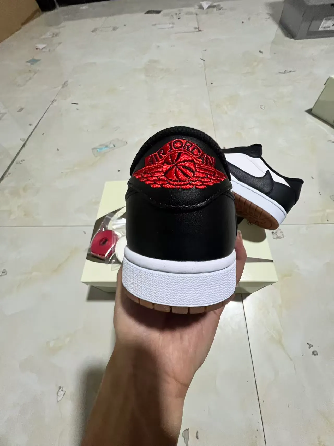 Nike Black White Low-Top Leather-Panelled Lifestyle Sneakers 8