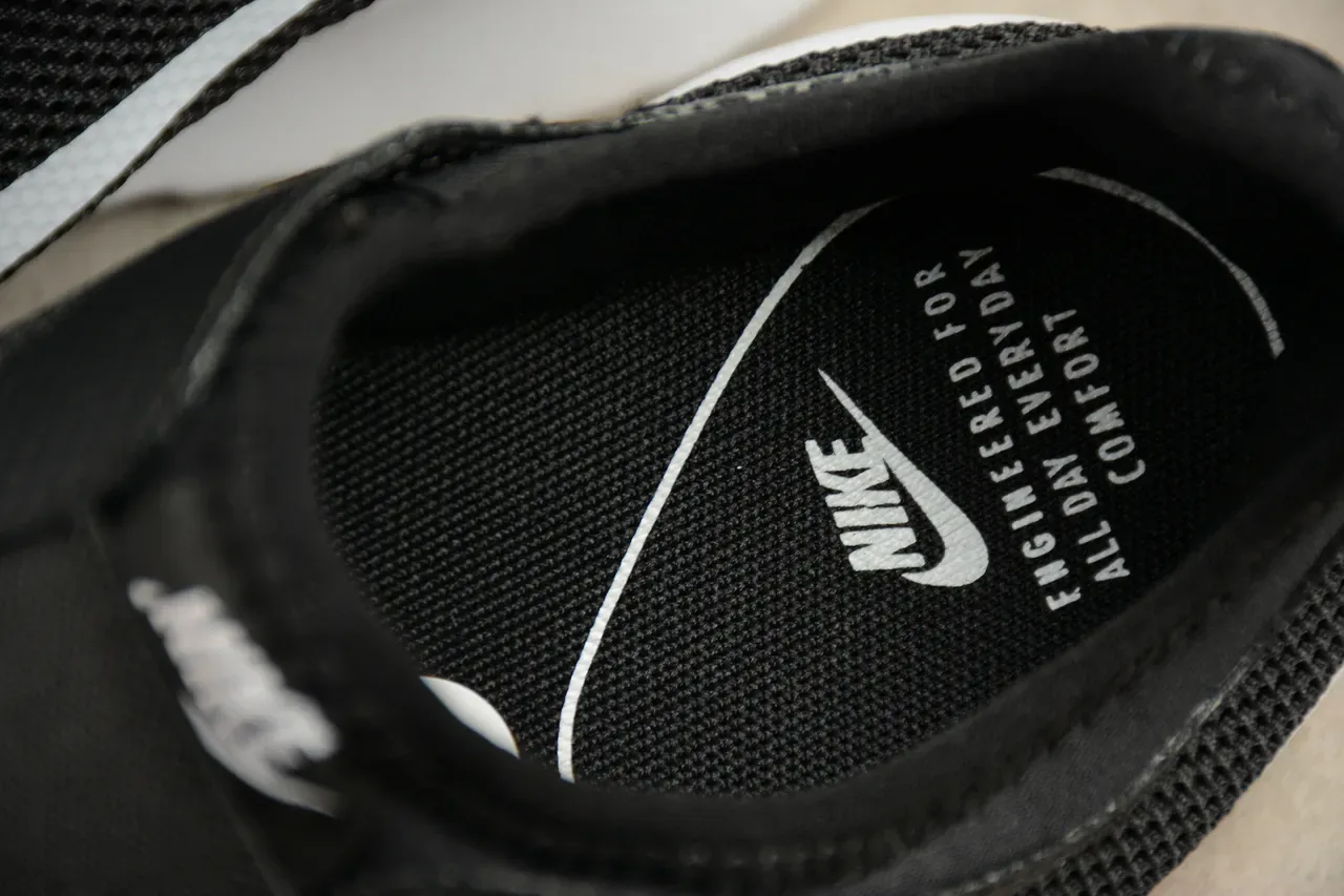 Nike Black White Slip-On Mesh Upper Lifestyle Sneakers 10