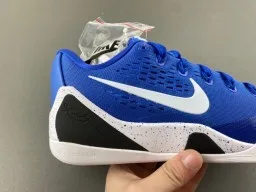Nike Tênis de Basquete Azul e Preto Low-Top com Upper de Malha Perfurada 3