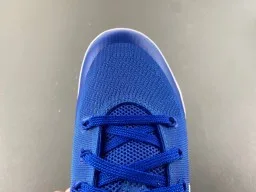 Nike Tênis de Basquete Azul e Preto Low-Top com Upper de Malha Perfurada 5