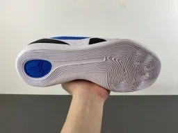 Nike Tênis de Basquete Azul e Preto Low-Top com Upper de Malha Perfurada 9