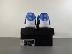 Nike Tênis de Basquete Azul e Preto Low-Top com Upper de Malha Perfurada 17