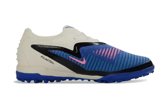 نيكي أحذية كرة قدم مع upper من knit أزرق ووردي و sole turf 16