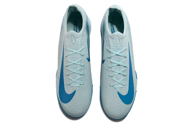 Nike Sapatos de futebol indoor de silhueta baixa com upper de malha azul branco 2