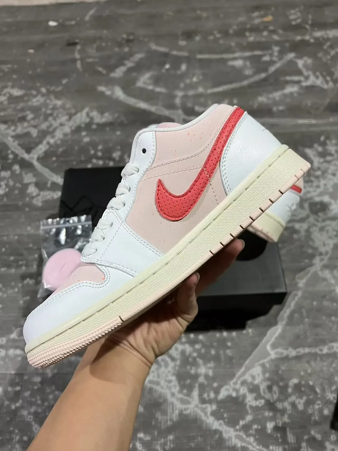 Nike Dunk Low Pale Pink et Red Chaussures Lifestyle 5