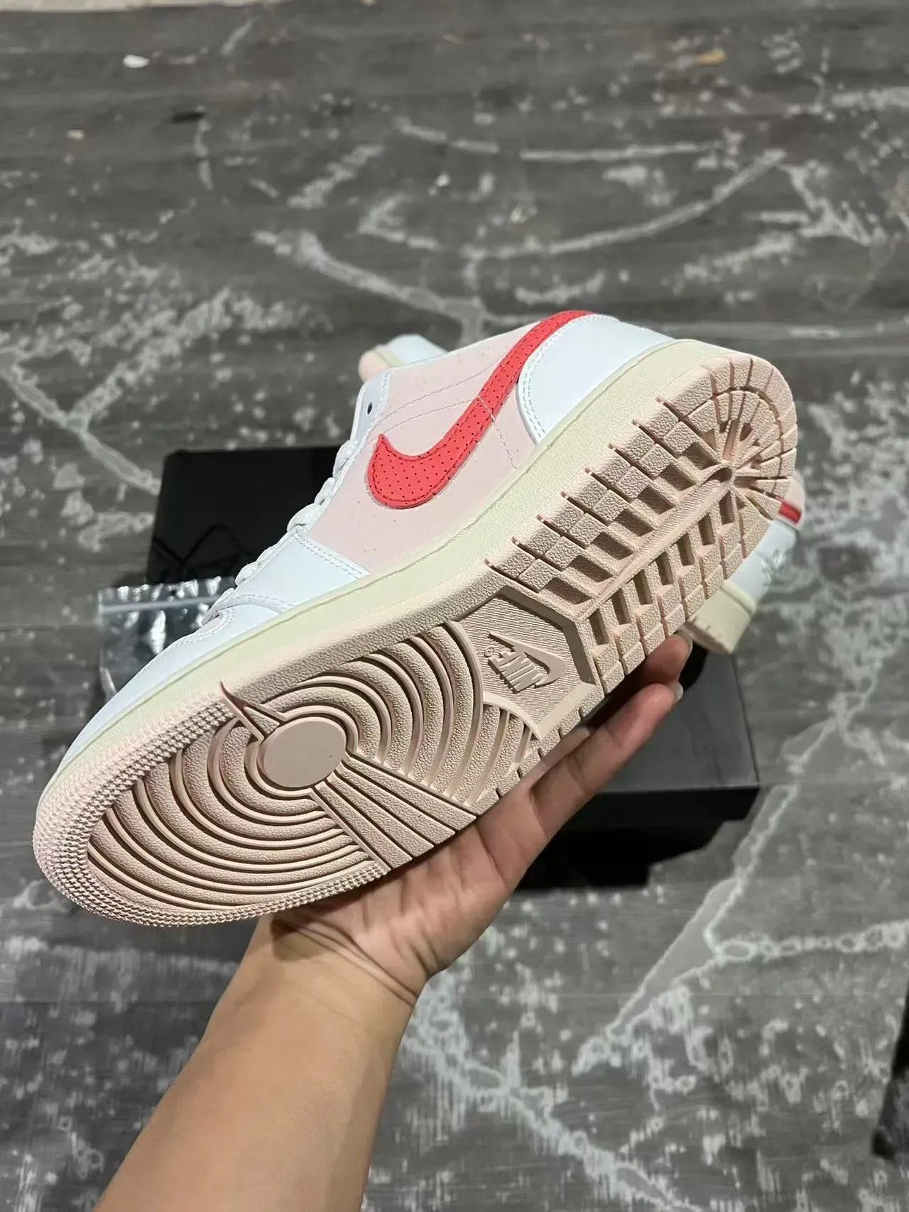 Nike Dunk Low Pale Pink et Red Chaussures Lifestyle 6
