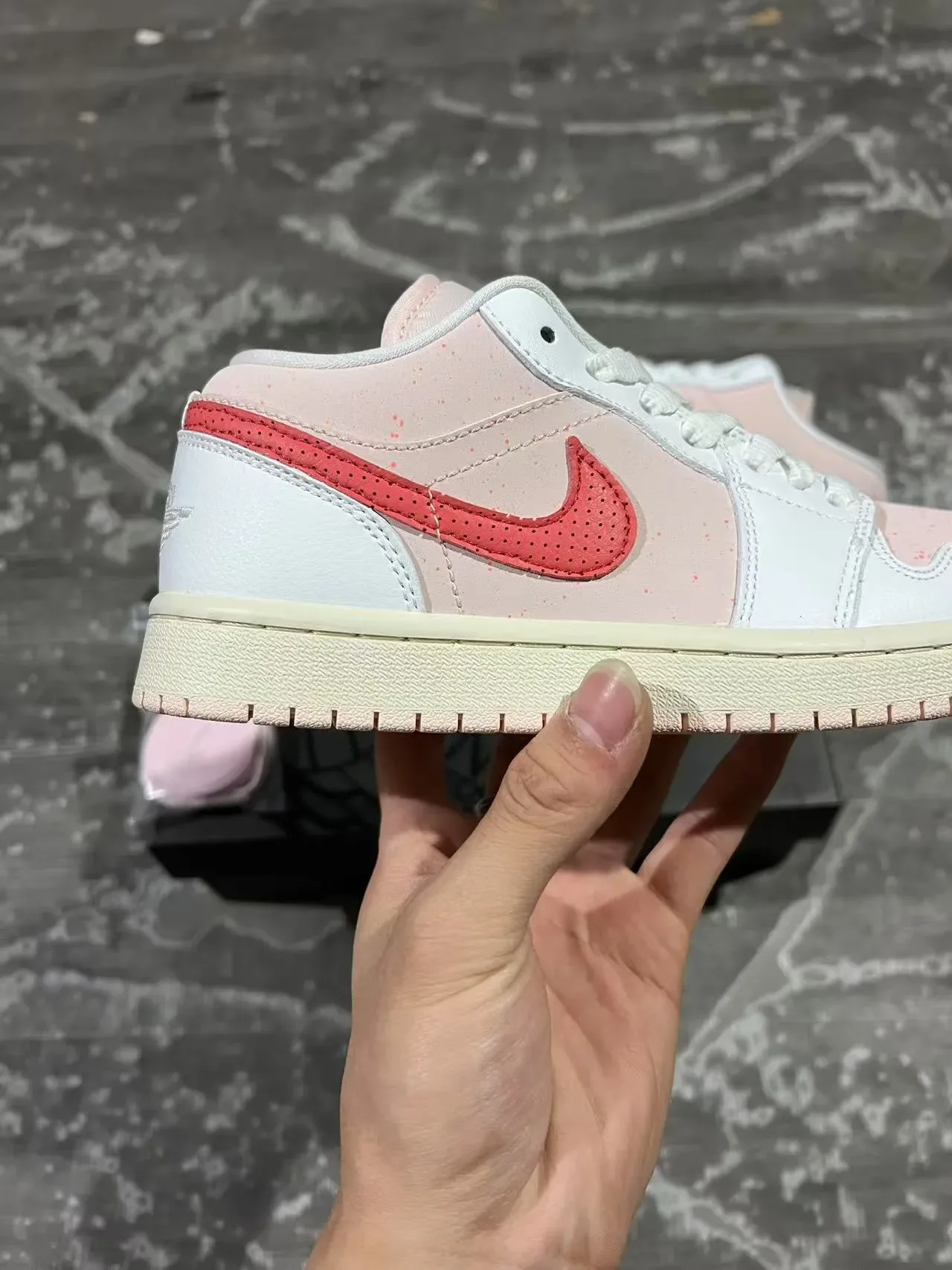 Nike Dunk Low Pale Pink et Red Chaussures Lifestyle 7